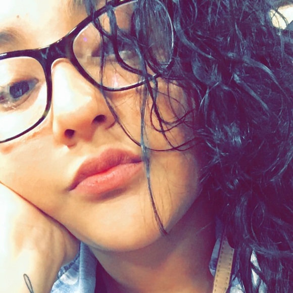 Meet your Posher, Joelynn - Picture 1 of 1